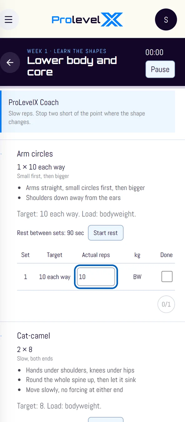 The workout screen: exercise cues, target reps and a set log
